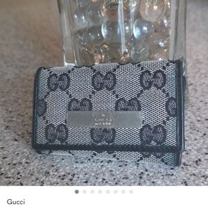 Gucci Black & Gray Signature Key Holder